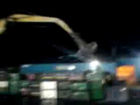 0066 - Tour de manège accroché à une grue