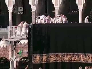 ENTRETIEN DE LA KAABA 2010 4/4 تغير كسوة الكعبة