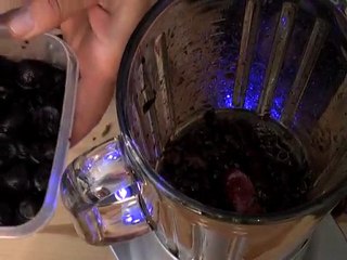 Purée d'olives au citron et aux piments