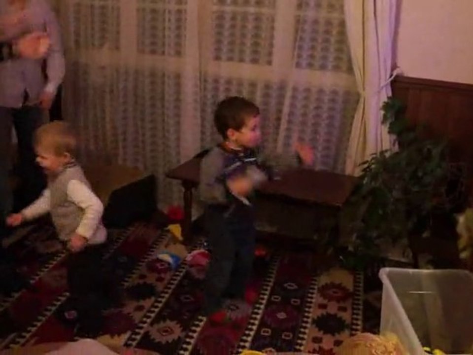 les hommes dansent !