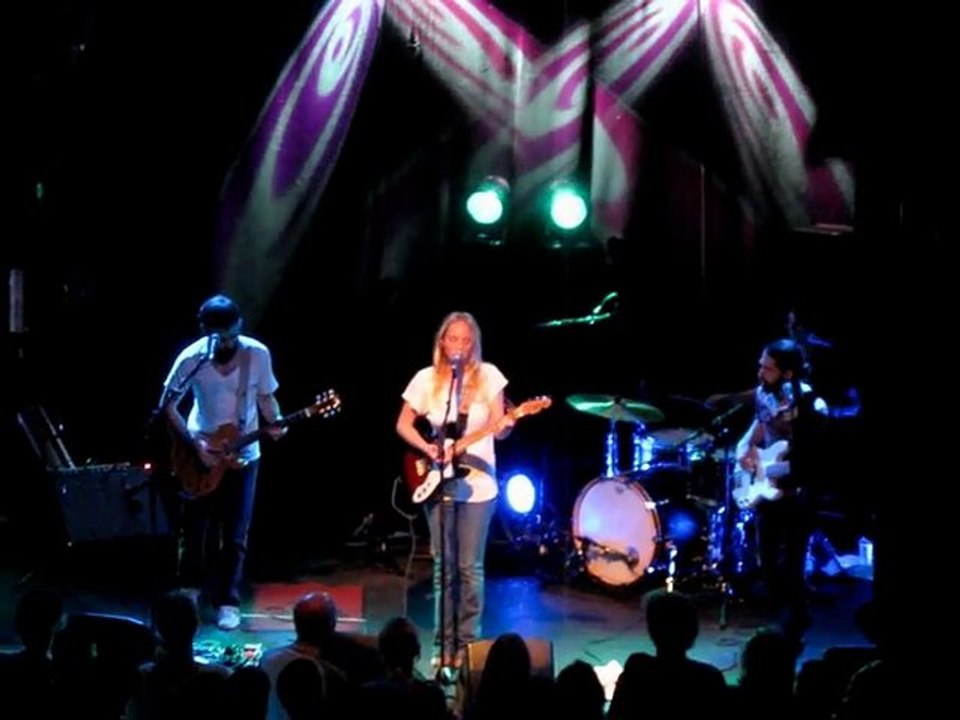 Lissie - record collector (live at knust)