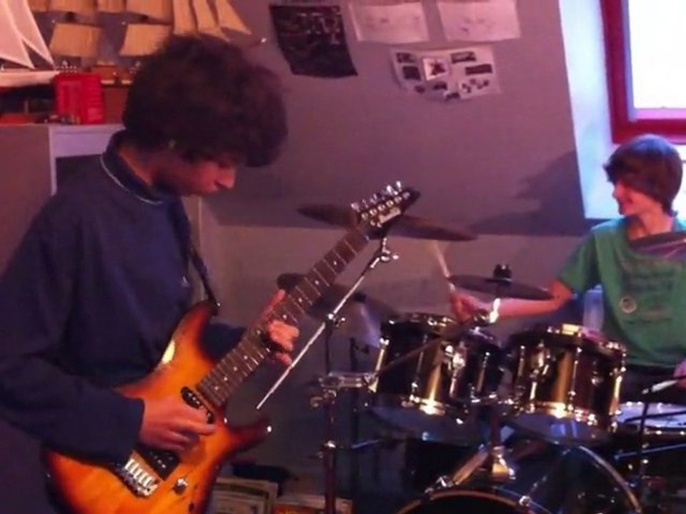 TELEPHONE - Argent trop cher