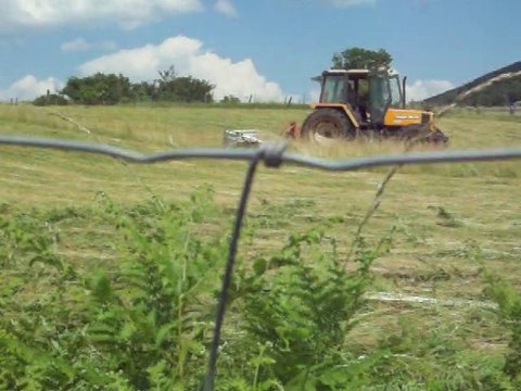 Renault 106-54 et faucheuse kuhn