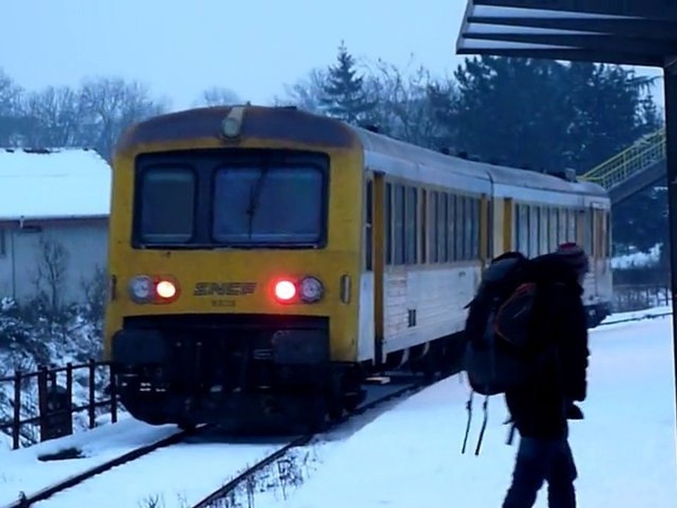 Autorail Caravelle quitte la gare de Jarville