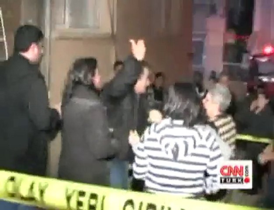 izmirde_3_katlı_bina_saniye_saniye_böyle_coktu