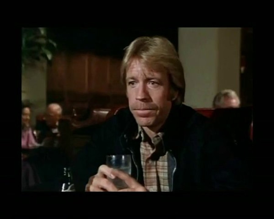 CHUCK NORRIS moment culte coup de pied couilles [Buzz Culte]