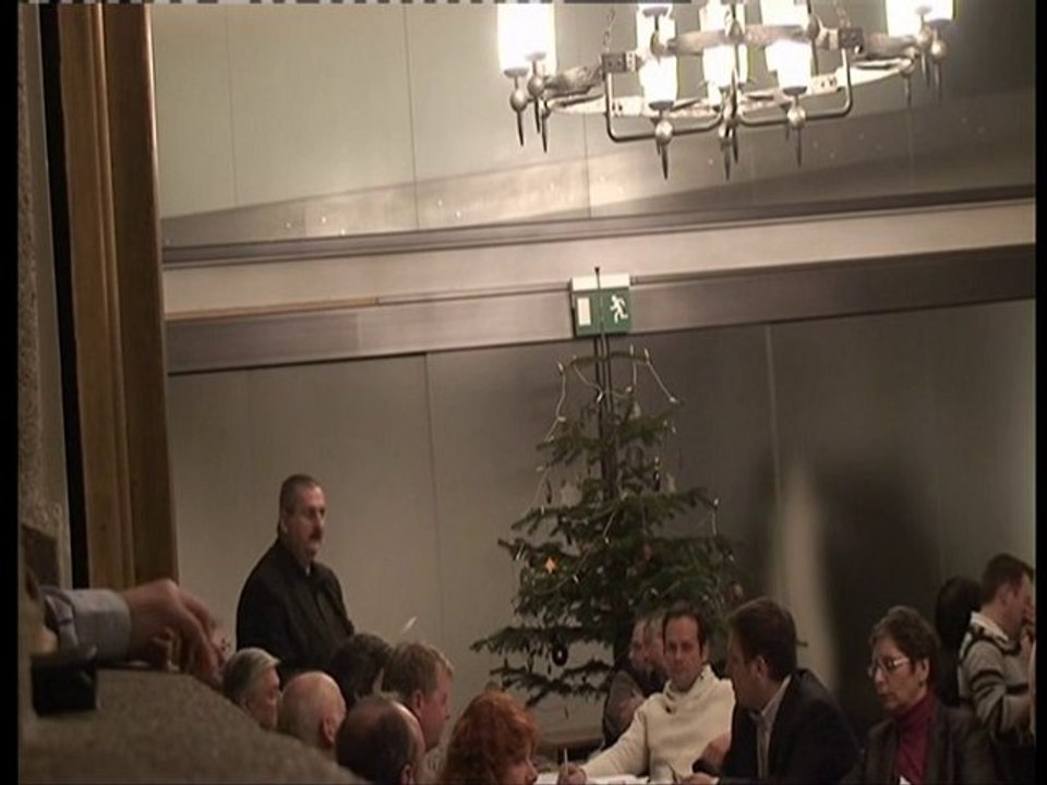 FPÖ GR Knoll bei der Gemeinderatssitzung vom 20.12.2010