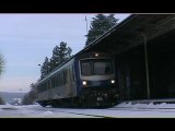 Autorail entre et quitte la gare de Vittel