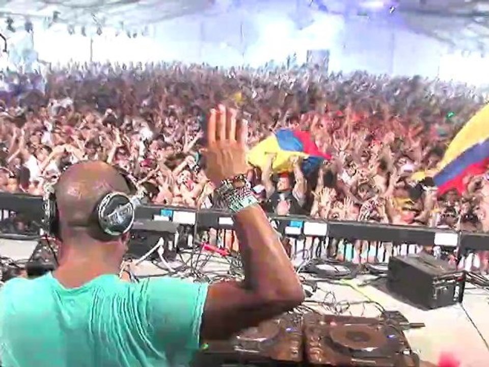 Erick Morillo & Eddie Thoneick  - Live Your Life