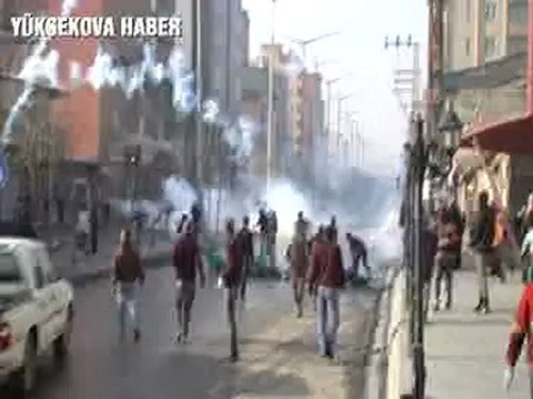 YÜKSEKOVA HABER - Yüksekova sokakları savaş alanı