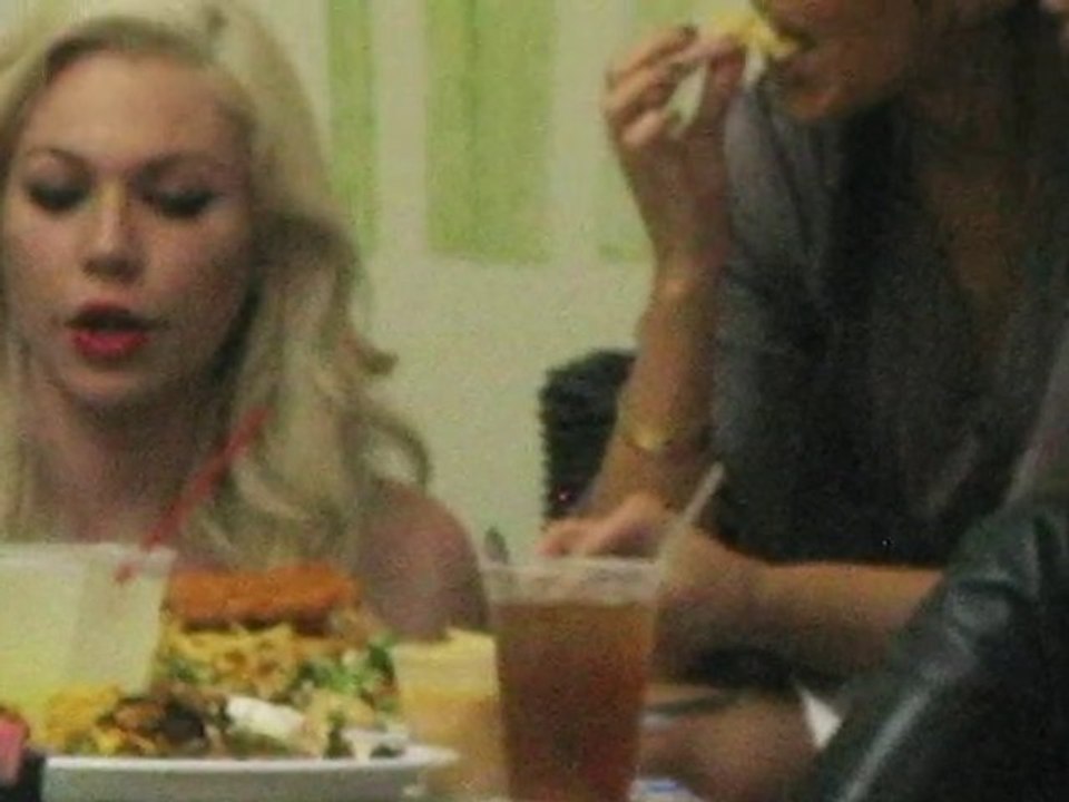 Kourtney Kardashian loses 45bls and Scott blows baby deal