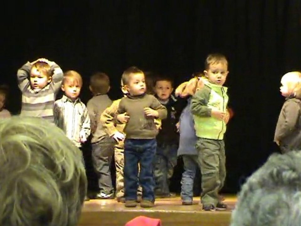 LUCAS FETE DE L ECOLE