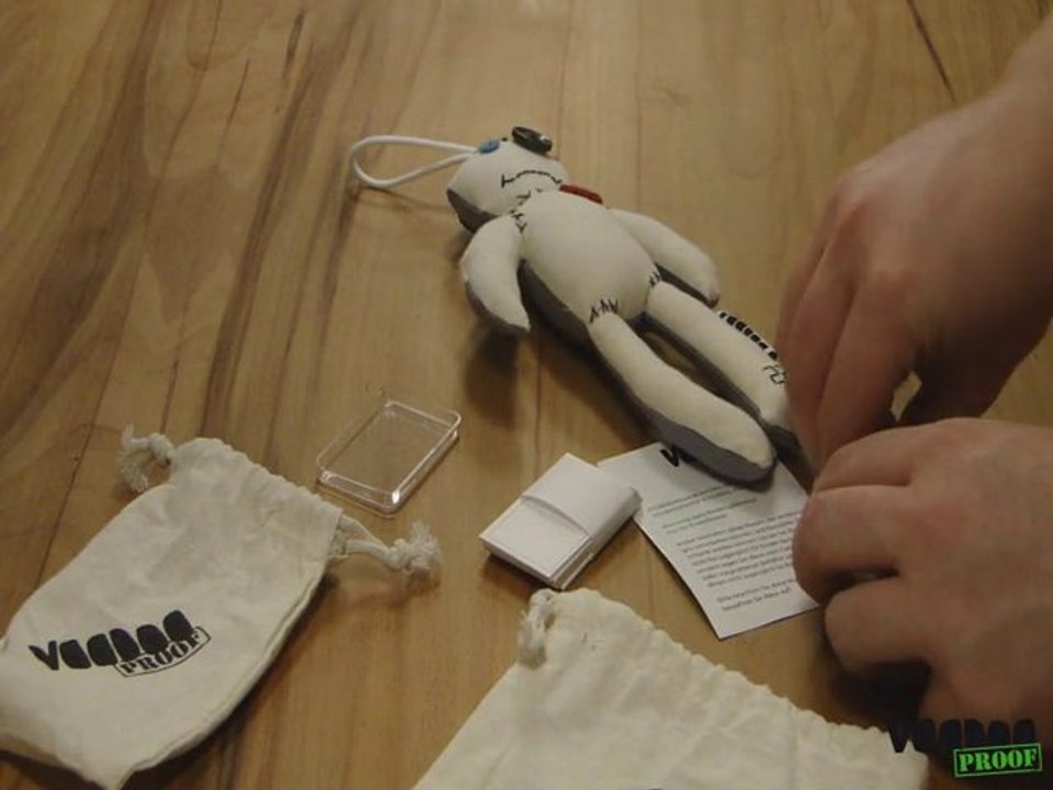 Voodoo-puppe auspacken - voodoo-doll voodooproof