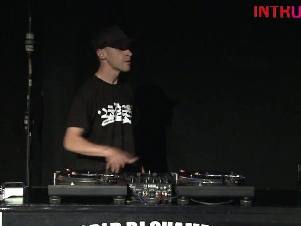 DJ Rasp defends his title at the DMC finals