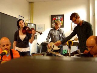 Paperweight - Poppy field (live acoustic version)