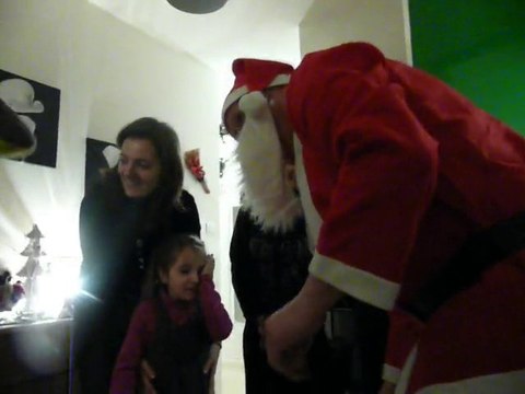 Décembre 2010 - Arrivée du Pére Noel chez mamie