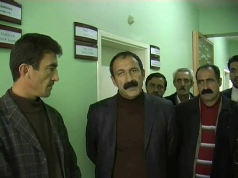 Baskale Belediyesinde iki Dilli Yasam Basladı