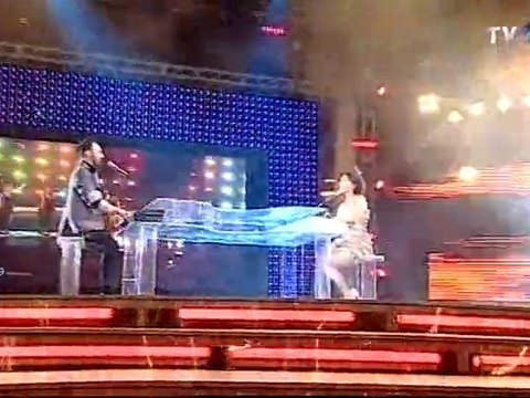 Paula Seling & Ovi - Romanian Eurovision Selection 2011,02