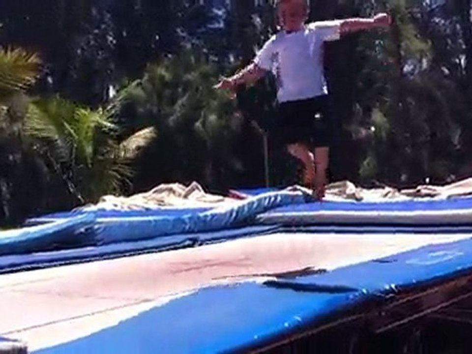 Yan au trampoline - décembre 2010