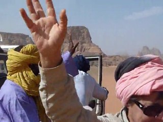 SAHARA  ALGERIEN - NOV 2010 /PAUSE DANSE