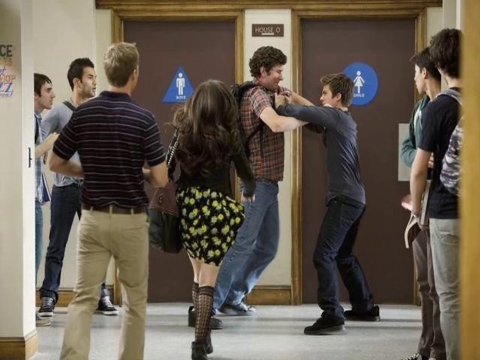 Watch Pretty little Liars S01 E07 - The Homecoming Hangover