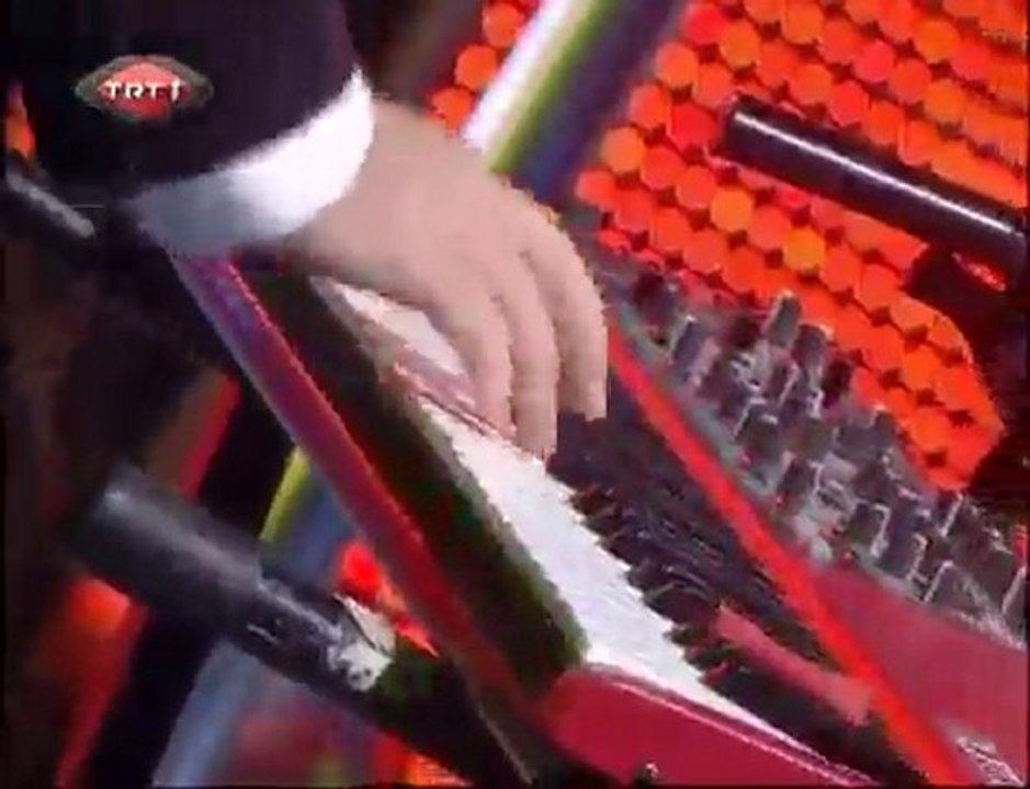 Mustafa Ceceli ve Sıla - Oyalama Beni -Canlı Performans 2011