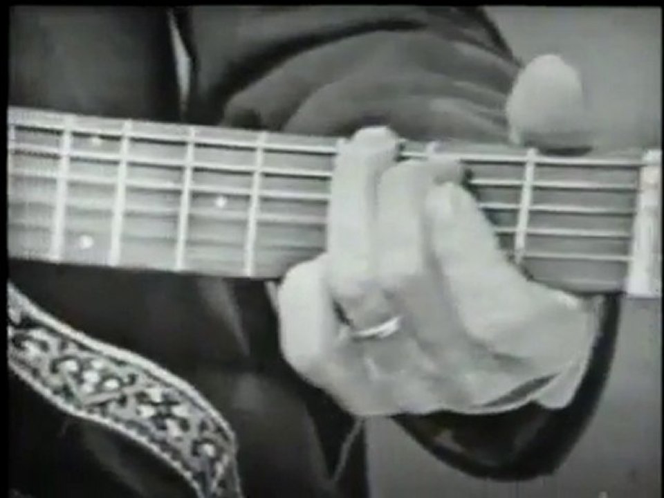 Roscoe Holcomb - Graveyard Blues