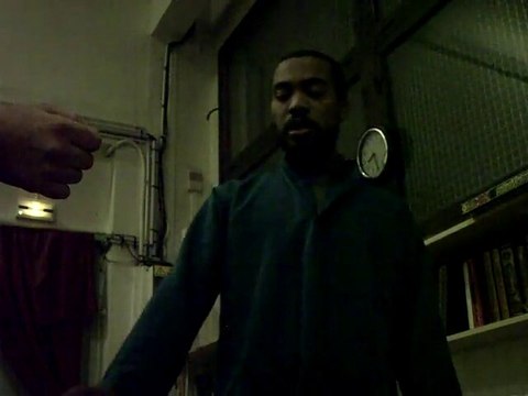 Mohamed Bajrafil - Prier avec ses chaussures