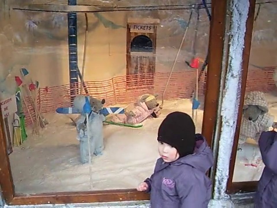 Les souris font du ski.