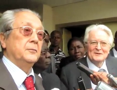 Me Vergès et M. Roland Dumas au Conseil Constitutionnel