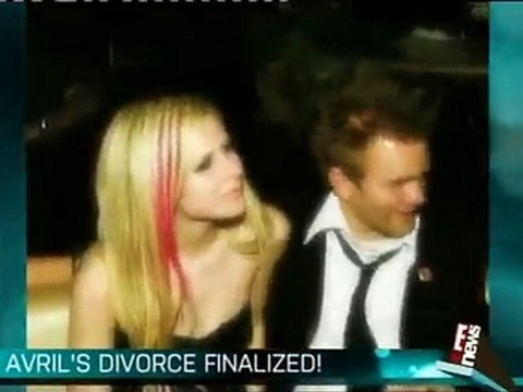 E! NEWS Avril Lavigne finalise divorce from Deryck Whibley