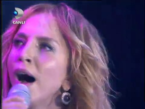 Sertab Erener - Üzgünüm Leyla (Beyaz Show)