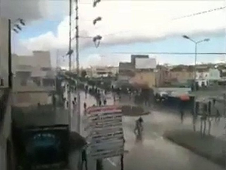 Tunisie Mnihla Manifestation Gas lacrymogene 12 Janvier 2011