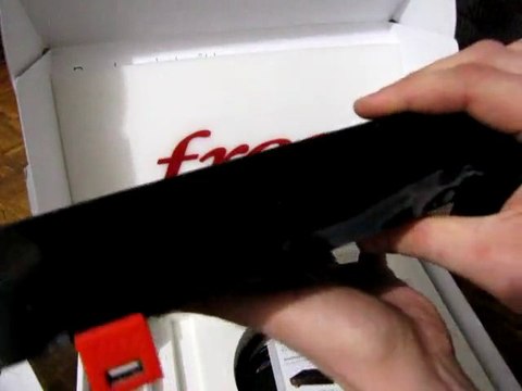 Déballage de la Freebox révolution (v6) [freebox-forum.net]
