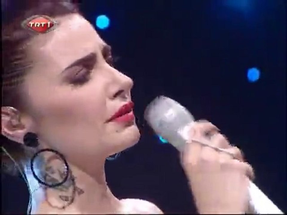 Mustafa Ceceli & Sıla - Oyalama Beni (Canlı Performans)