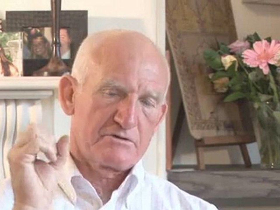 Working As An Airline Pilot : What do pilots do to pass the time on long flights?