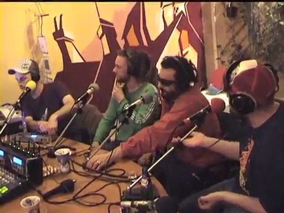 Percubaba - Les chanteurs à Canal B - Juin 2010 - Tchatche