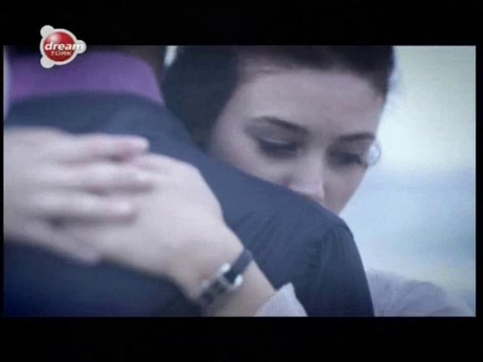 Zerrin Özer - BENI UNUTMA özel klip 2011 SÜPER SLOW