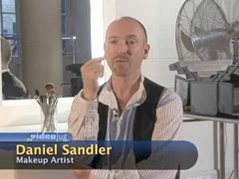 How To Stop Your Hand Shaking When You Are Applying Makeup : How can I stop my hand shaking when I am applying make up?