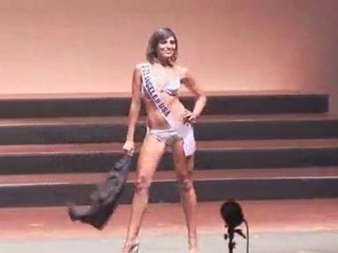 Beauty Queens On Stage : What's it like to be on stage and do a bikini walk?