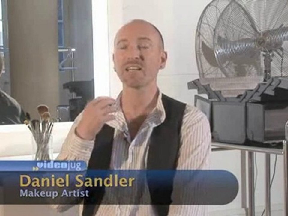 Make Up Myths And Legends Does spraying water on your face freshen up