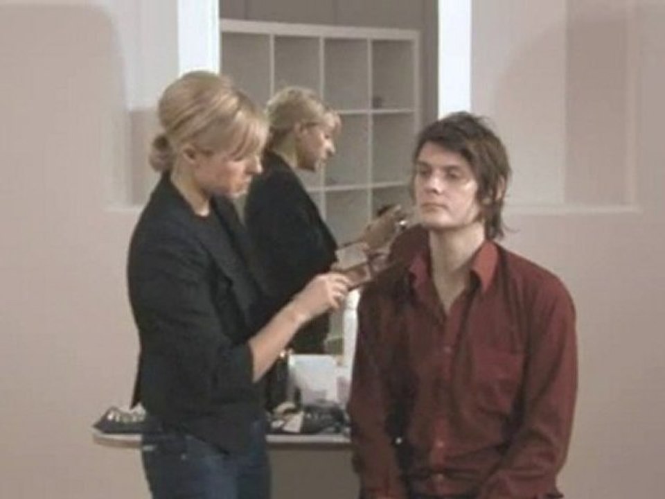 Make-Up Tips For Men: How To Conceal A Double Chin