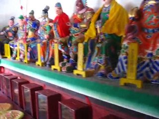 Une brochette de Dieux (temple Confucius de Zengzhou)