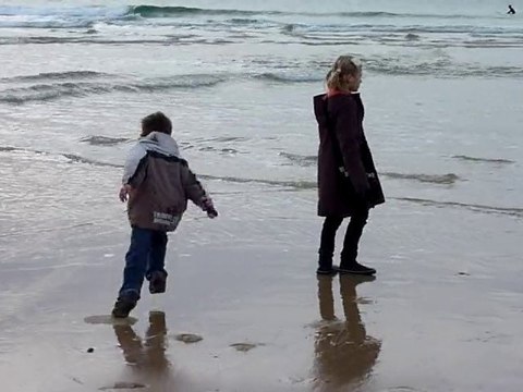 20101212 Clara et Nico à la plage Lacanau