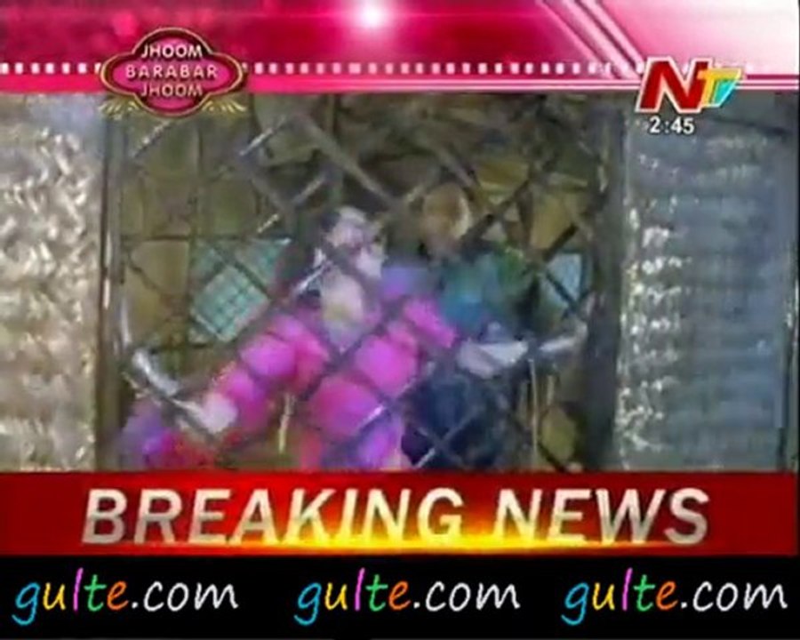 Gulte.com - Bollywood Hot Aunty desiring for a comeback