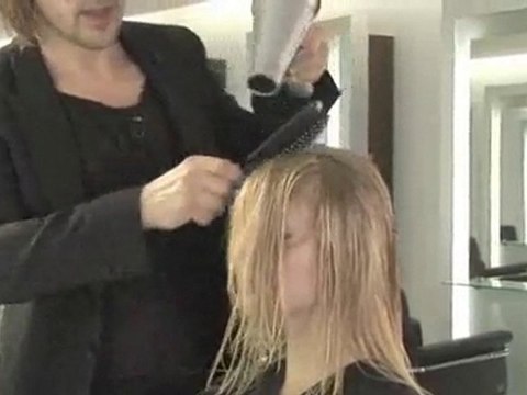 How To Blow-Dry Hair Straight