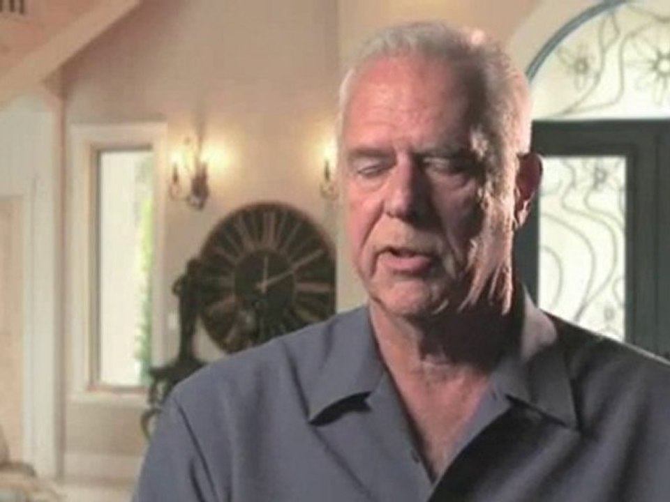 How To Avoid Looking Like A Sugar Daddy When Dating Younger Women : How can I avoid looking like a sugar daddy when dating younger women?