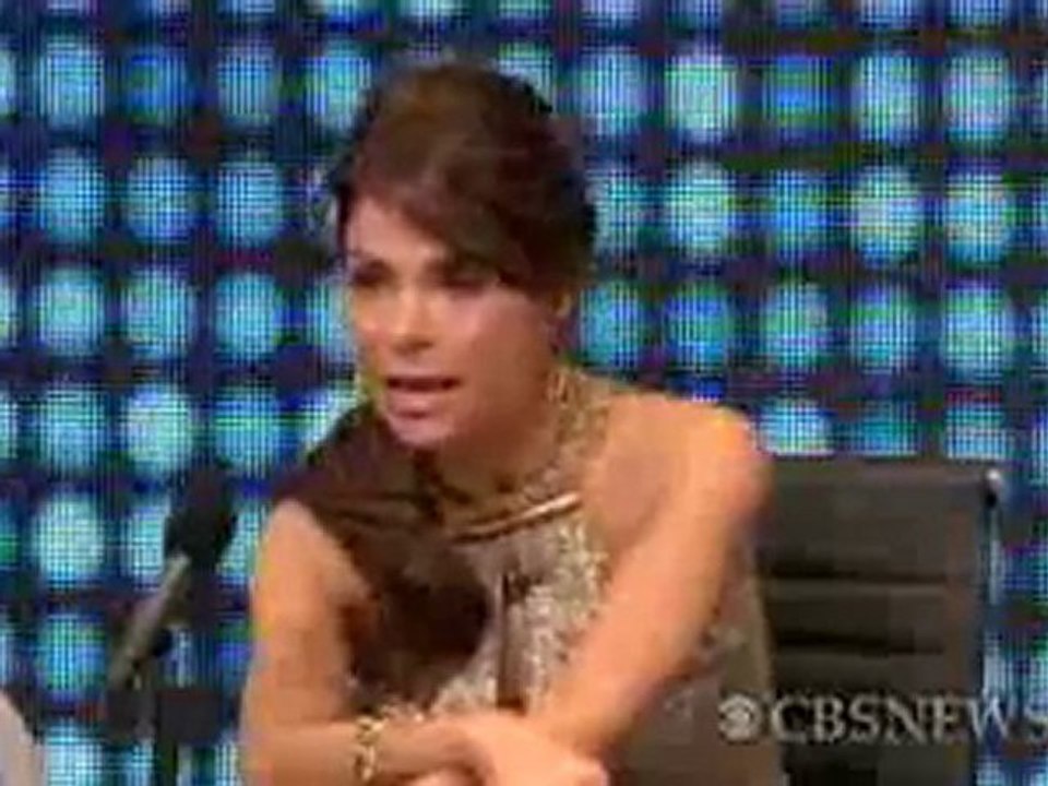 Une danseuse chute sur la TV américaine