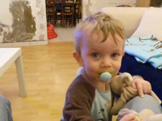 Maëlo offre son cadeau de Noël