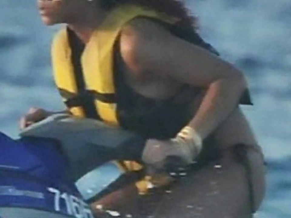 Exklusiv: Promis beim Wassersport